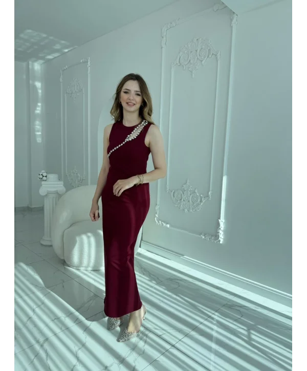 Omuzdan Geçişli Taş Detaylı Bordo Davet Elbisesi