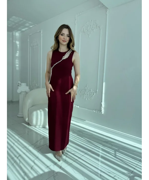 Omuzdan Geçişli Taş Detaylı Bordo Davet Elbisesi