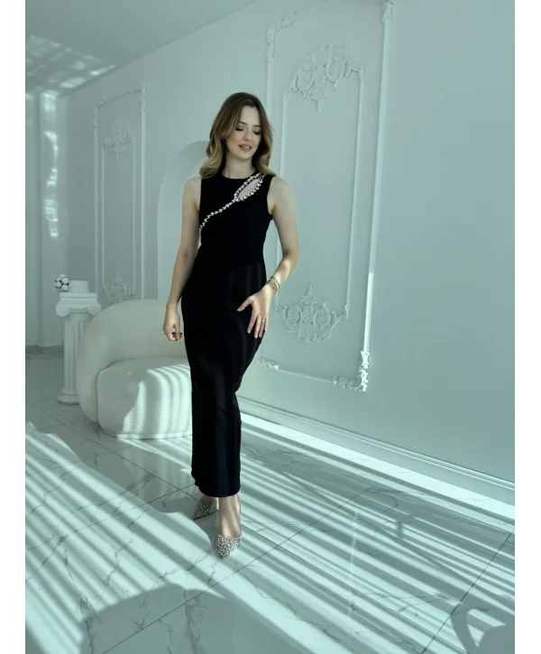 Omuzdan Geçişli Taş Detaylı Siyah Davet Elbisesi