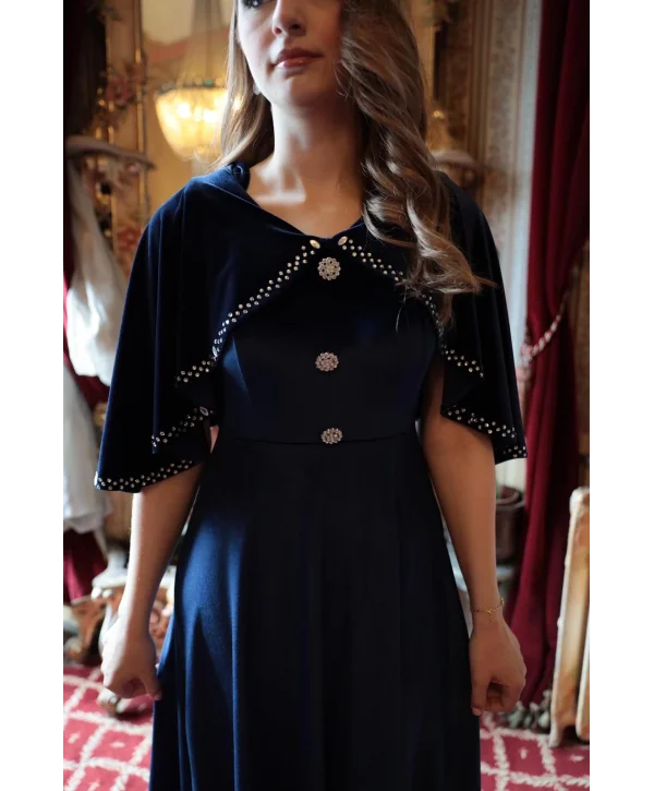 Pelerin Detaylı Taş Düğmeli Lacivert Kadife Elbise
