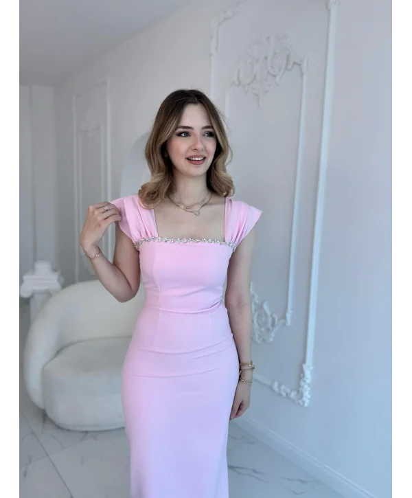 Pembe Maxi boy yaka taş detaylı uzun elbise