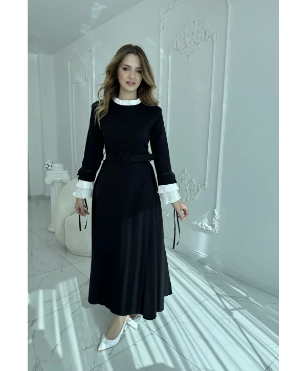 Pliseli Kol Detaylı Kemerli Dokuma Siyah Elbise