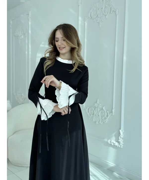 Pliseli Kol Detaylı Kemerli Dokuma Siyah Elbise