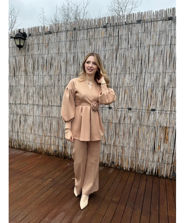 ROSA GÜL KEMER DETAYLI CAMEL İKİLİ TAKIM