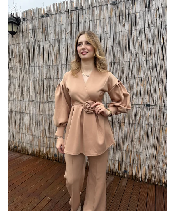ROSA GÜL KEMER DETAYLI CAMEL İKİLİ TAKIM