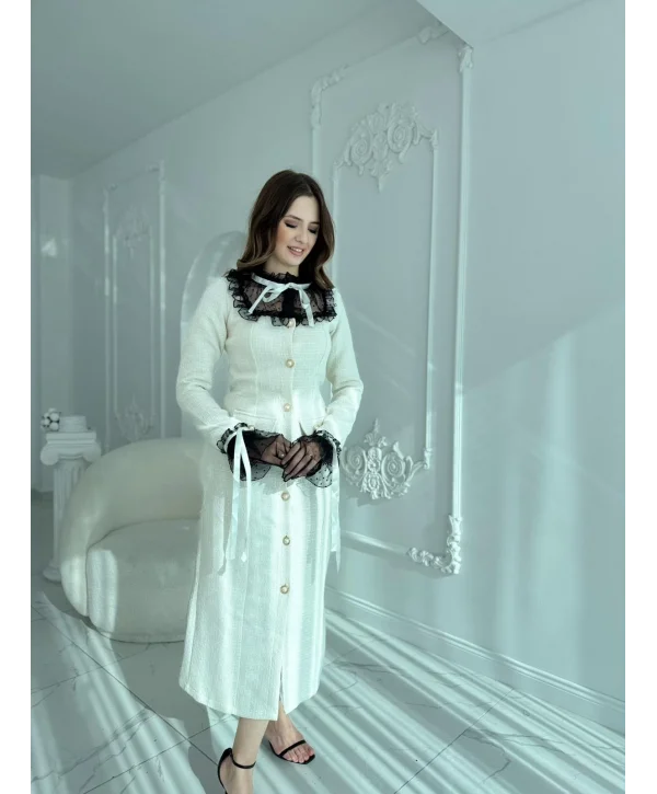 Şanel Tüvit Kumaş Düğmeli Yaka ve Kol Detaylı Ekru Elbise