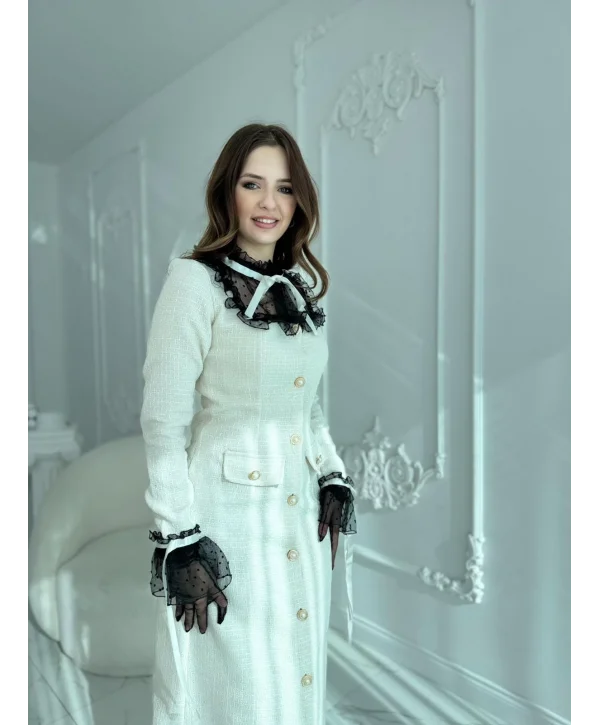 Şanel Tüvit Kumaş Düğmeli Yaka ve Kol Detaylı Ekru Elbise