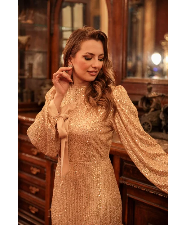 Saten Bağlama Detaylı Işıltılı Pul Payet Bej Elbise