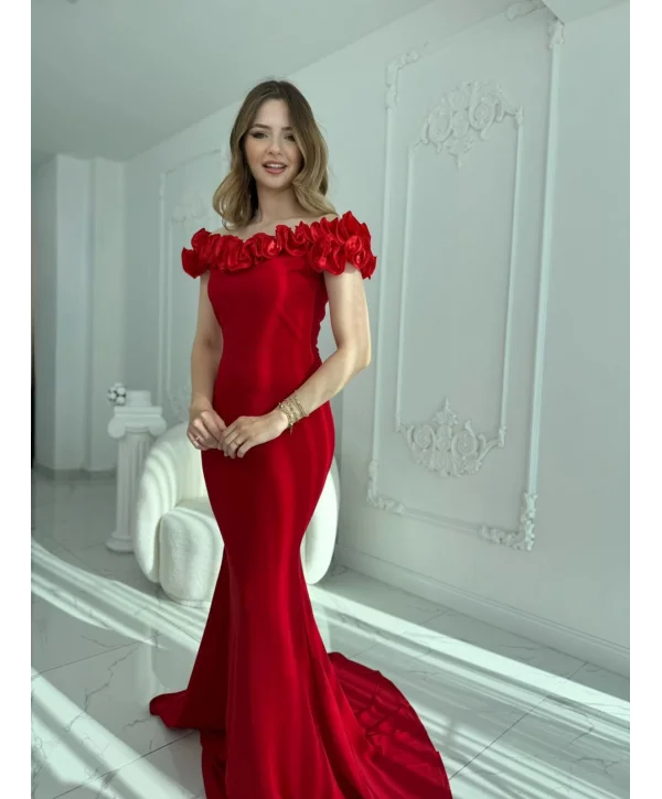 Saten Omuz Detaylı Kuyruklu Scuba Krep Kırmızı Elbise