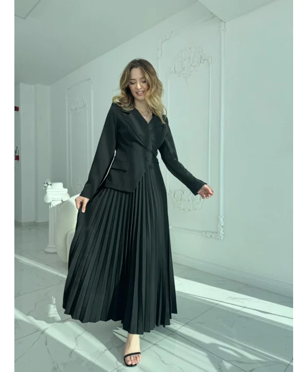Takım Görünümlü Pileli Siyah Maxi Elbise