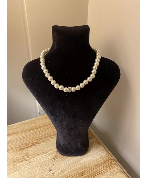 Taş detaylı inci kolye