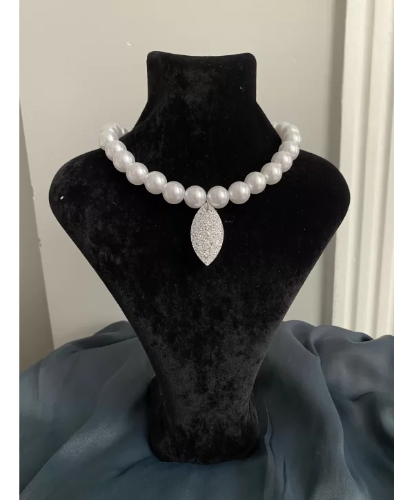 Taş detaylı inci kolye