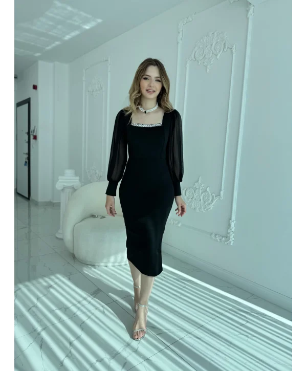 Taş Detaylı Kare Yaka Tül Kollu Midi Boy Siyah Elbise