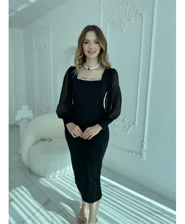 Taş Detaylı Kare Yaka Tül Kollu Midi Boy Siyah Elbise