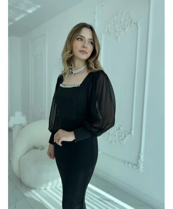 Taş Detaylı Kare Yaka Tül Kollu Midi Boy Siyah Elbise