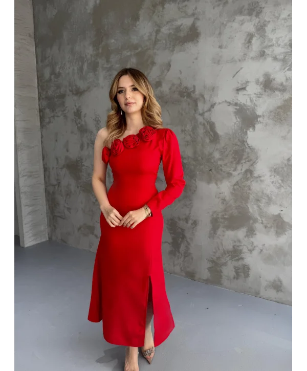 Tek Kol Gül Detaylı Kırmızı Elbise