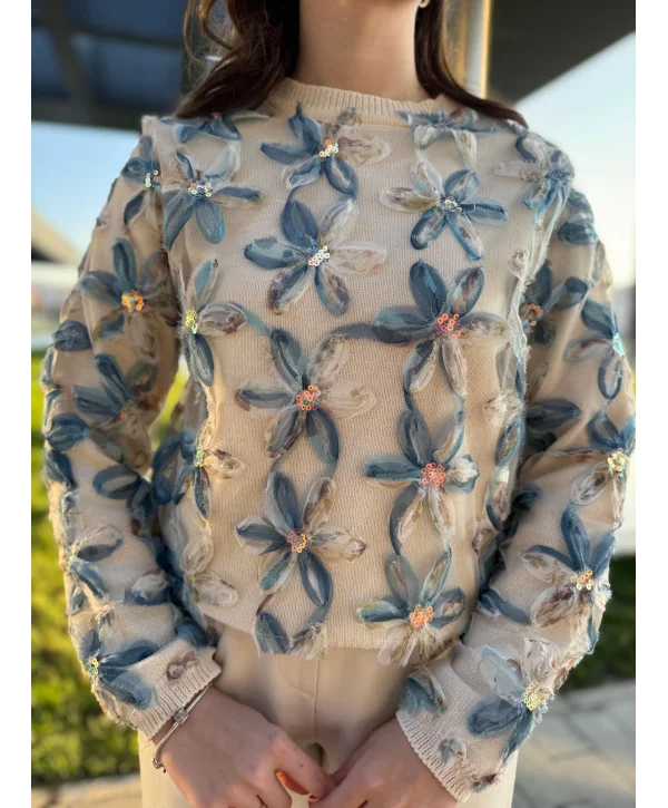 Tül ve Pul İşlemeli Çiçekli Mavi Triko Kazak