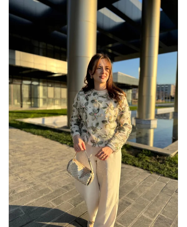 Tül ve Pul İşlemeli Çiçekli Yeşil Triko Kazak