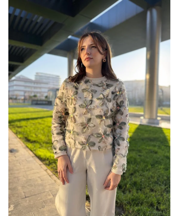 Tül ve Pul İşlemeli Çiçekli Yeşil Triko Kazak