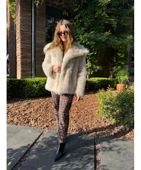 Vatkalı Kürklü Bej Manto