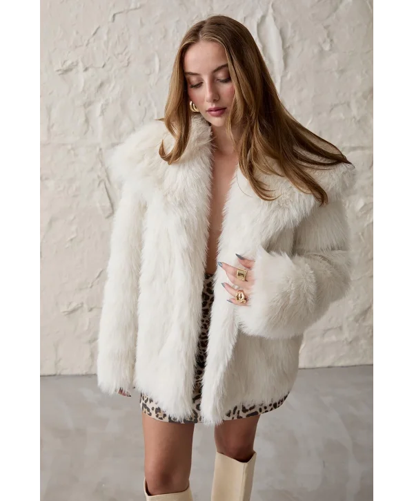 Vatkalı Kürklü Bej Manto