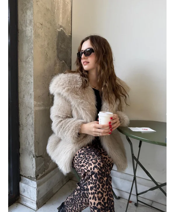 Vatkalı Kürklü Bej Manto