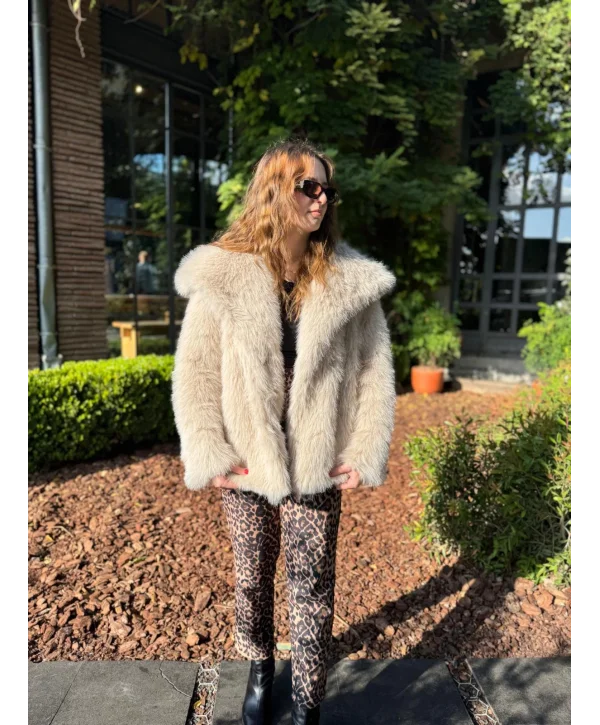 Vatkalı Kürklü Bej Manto