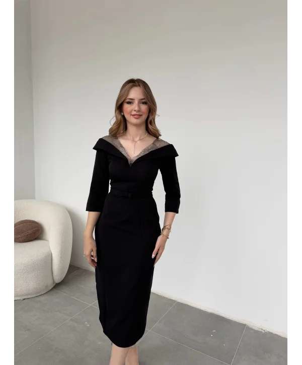 Yaka Tül Taş Detaylı Siyah Midi Boy Elbise