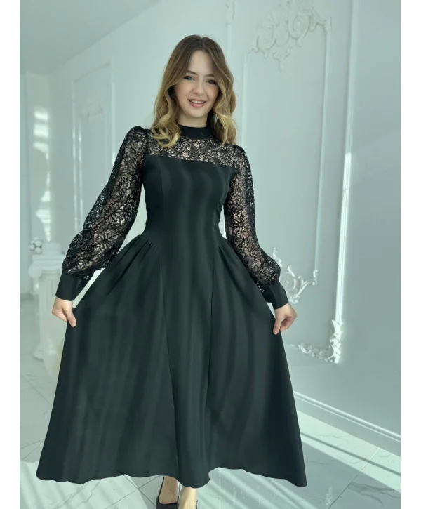 Yaka ve Kol Dantel Detaylı Prenses Kesim Siyah Elbise