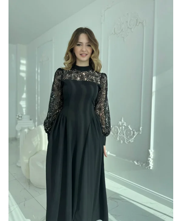 Yaka ve Kol Dantel Detaylı Prenses Kesim Siyah Elbise