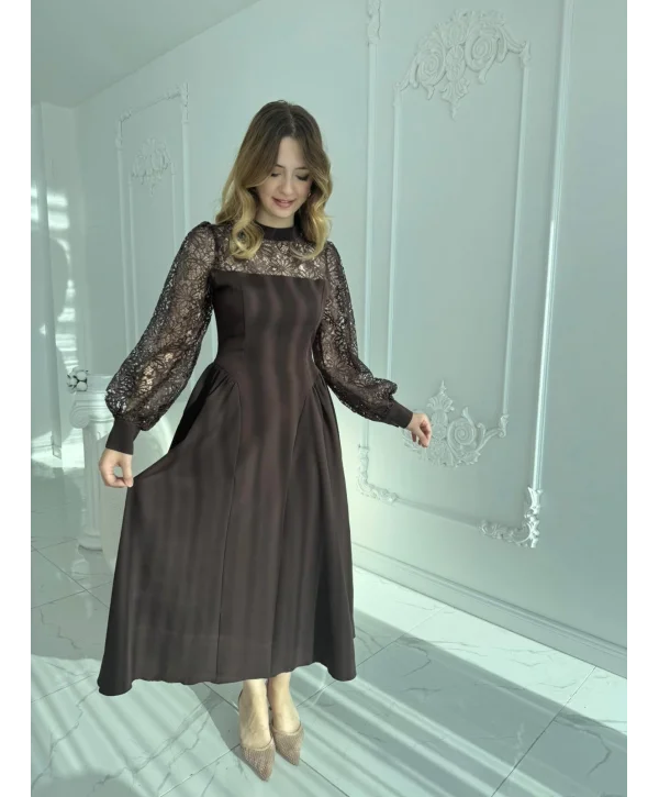 Yaka ve Kol Dantel Detaylı Prenses Kesim Kahve Elbise