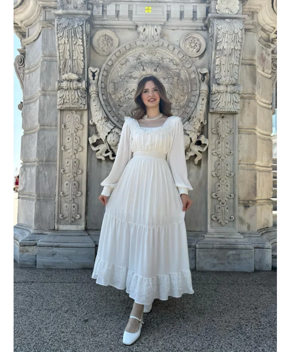 Denise Yakası ve Etek Ucu Güpür Detaylı Ekru Elbise (HELİS ÖZEL TASARIM )