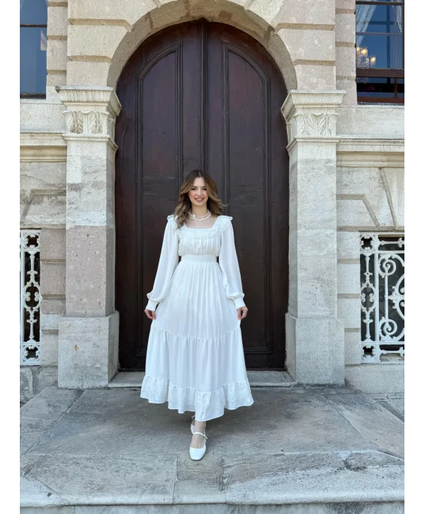 Denise Yakası ve Etek Ucu Güpür Detaylı Ekru Elbise (HELİS ÖZEL TASARIM )