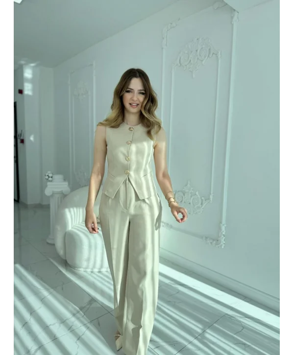 Zarif Kesimli Gold Düğmeli Pantolon & Yelek Takım Krem