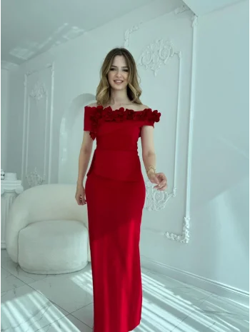 3D Çiçek Detaylı Madonna Yaka Tam Boy Kırmızı Abiye Elbise