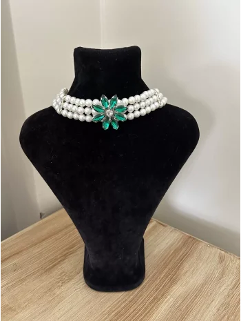 Çiçek taş detaylı inci choker yeşil