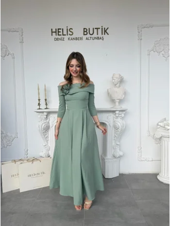 Madonna Yaka Gül Detaylı Yeşil Elbise