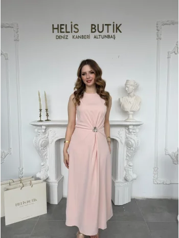 Ayarlanabilir Büzgülü Broş Detaylı Rahat Kalıp Pudra Elbise