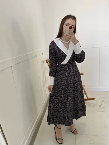 Yaka ve kol detaylı minik çiçekli elbise