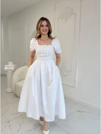 Arkası Gipe Detaylı Beyaz Elbise