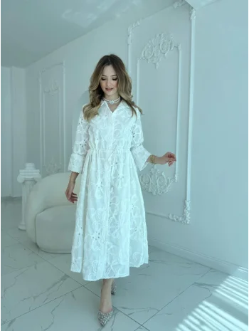Beyaz Bel Çevresi Bağcıklı Brode Elbise