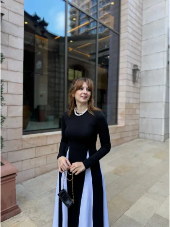 Beyaz Siyah Pile Etekli Triko Elbise