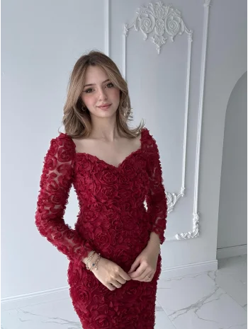 Üç Boyutlu Gül Aplikeli Kalp Yaka Bordo Elbise