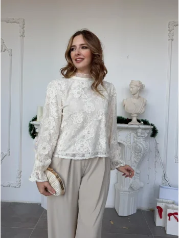 Ekru Çiçek Nakışlı Dantel Bluz