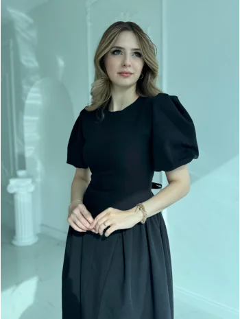 Etek Yanları Büzgülü Balon Kol Sırt Kuşaklı Siyah Elbise