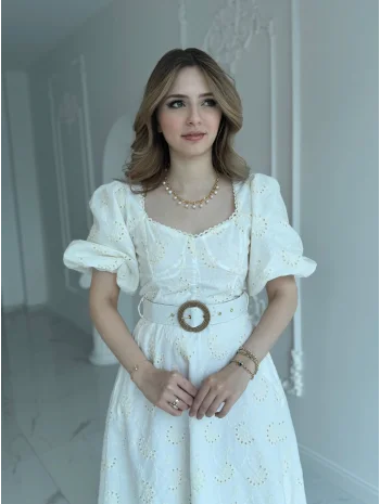 Göğüs Detaylı ve Kemerli Fisto Ekru Elbise