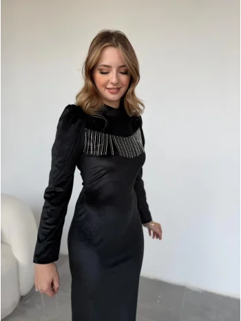 Göğüs Püskül Detaylı Kadife Siyah Elbise