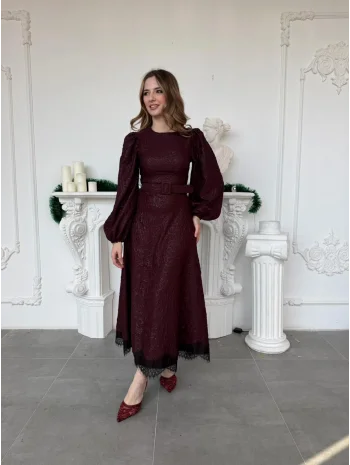 Işıltılı Özel Kumaş Kemerli Etek Ucu Dantelli Mürdüm Elbise