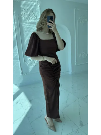 Kare Yaka Saten Önü Büzgülü Yırtmaçlı Kahve Elbise