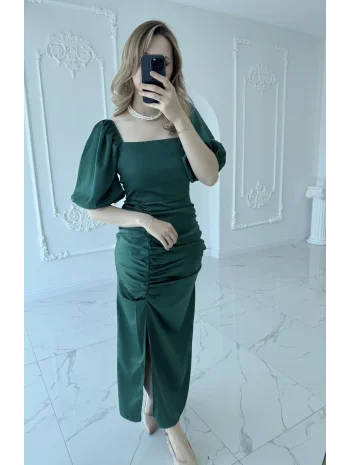 Kare Yaka Saten Önü Büzgülü Yırtmaçlı Zümrüt Elbise